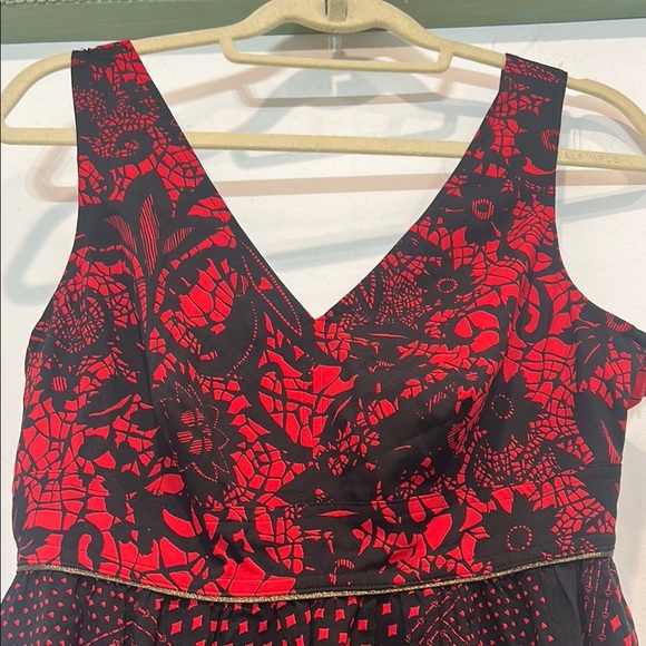 Disney Alice in Wonderland queen of hearts Red and Black Women's Tunic Top Mediu - Picture 4 of 9